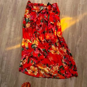 Pretty red flowered skirt size m